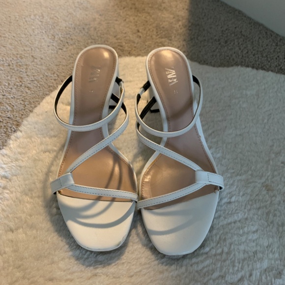 Zara strappy block heel sandals! - Picture 3 of 3